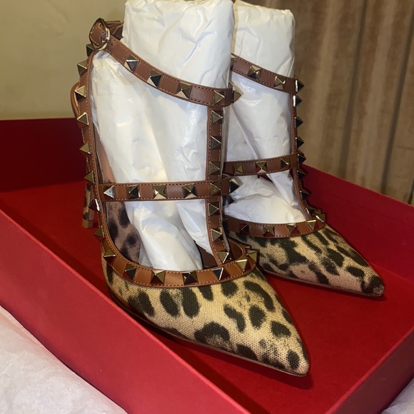 Valentino
Leopard-Print Rockstud Ankle-Strap Pumps - Picture 9 of 10